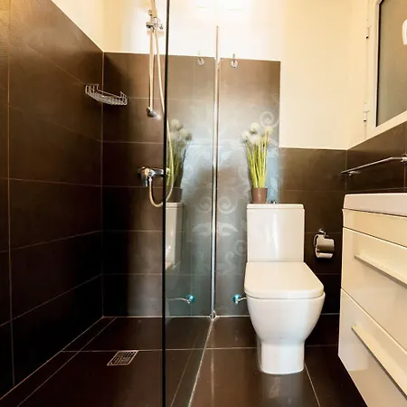 Seafront With Stunning Terrace - Sliema, Malta *