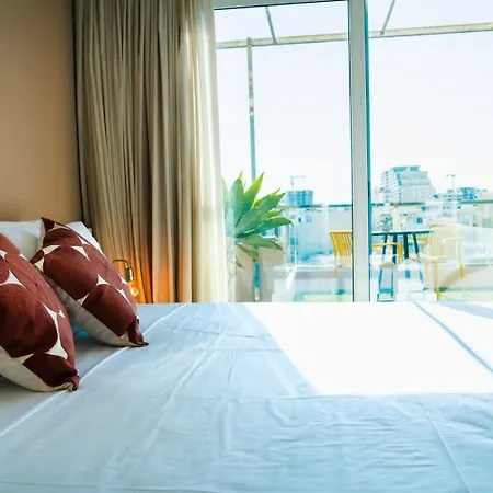 Seafront With Stunning Terrace - Sliema, Malta Слима