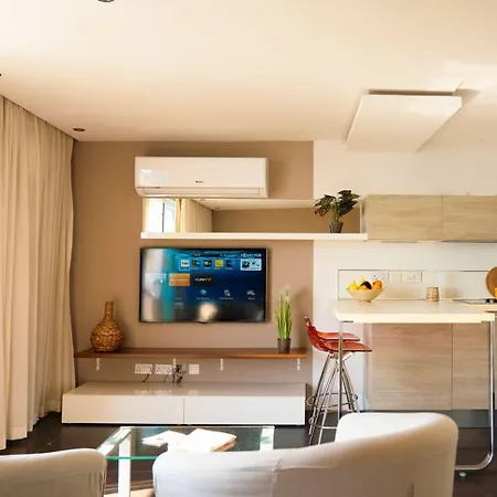 Seafront With Stunning Terrace - Sliema, Malta סליאמה