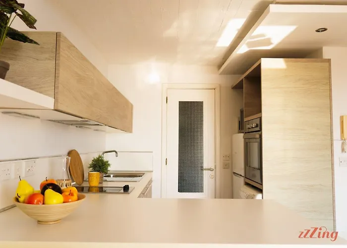 Seafront With Stunning Terrace - Sliema, Malta Apartment *