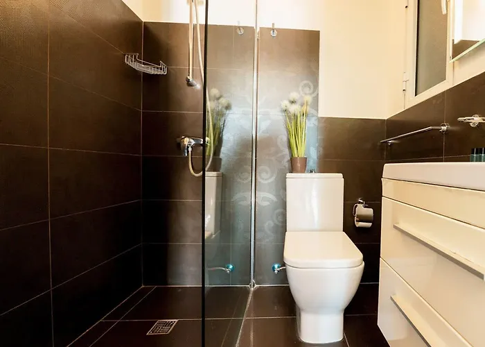 Seafront With Stunning Terrace - Sliema, Malta *